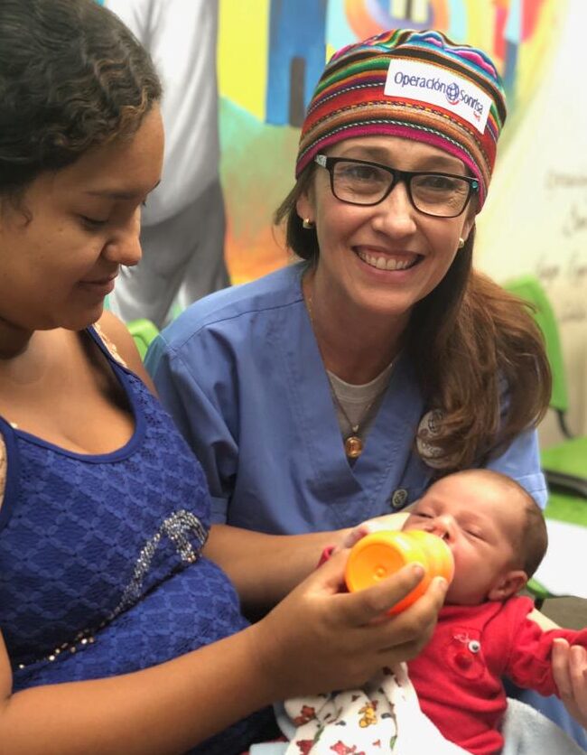 Demostración clínica del uso de placa funcional para alimentación en bebé con fisura labiopalatina, Nicaragua 2018